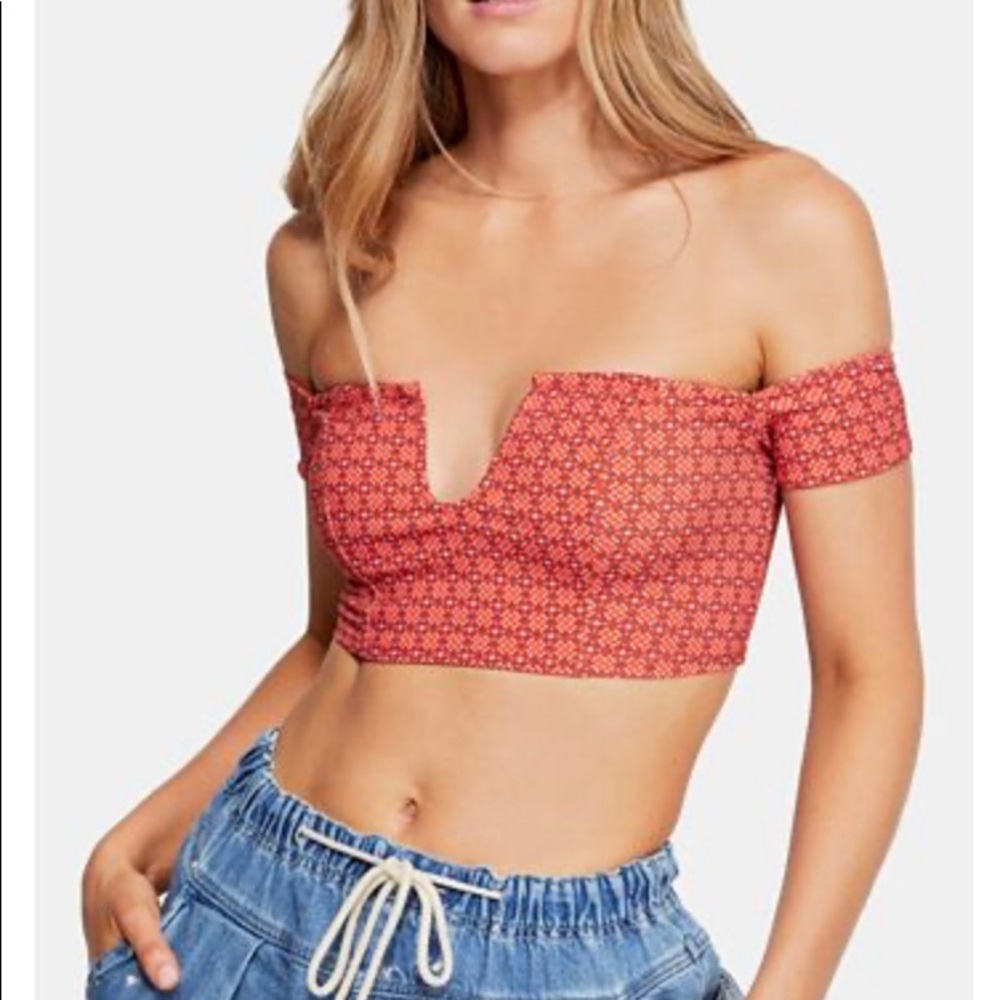 Free People
Off-The-Shoulder Pullover Brami